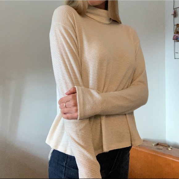 long sleeve turtleneck - Picture 2 of 3